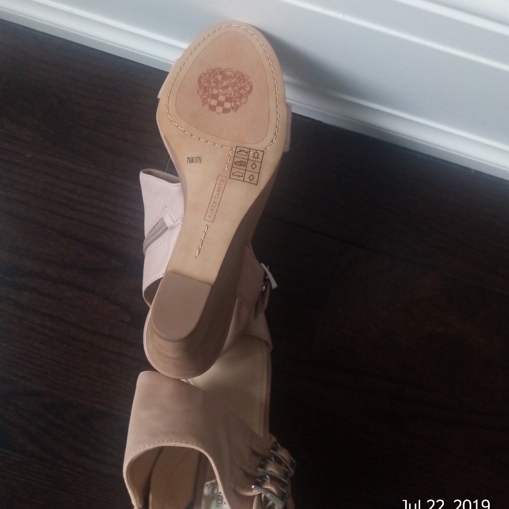 Wedge shoe in natural colour leather